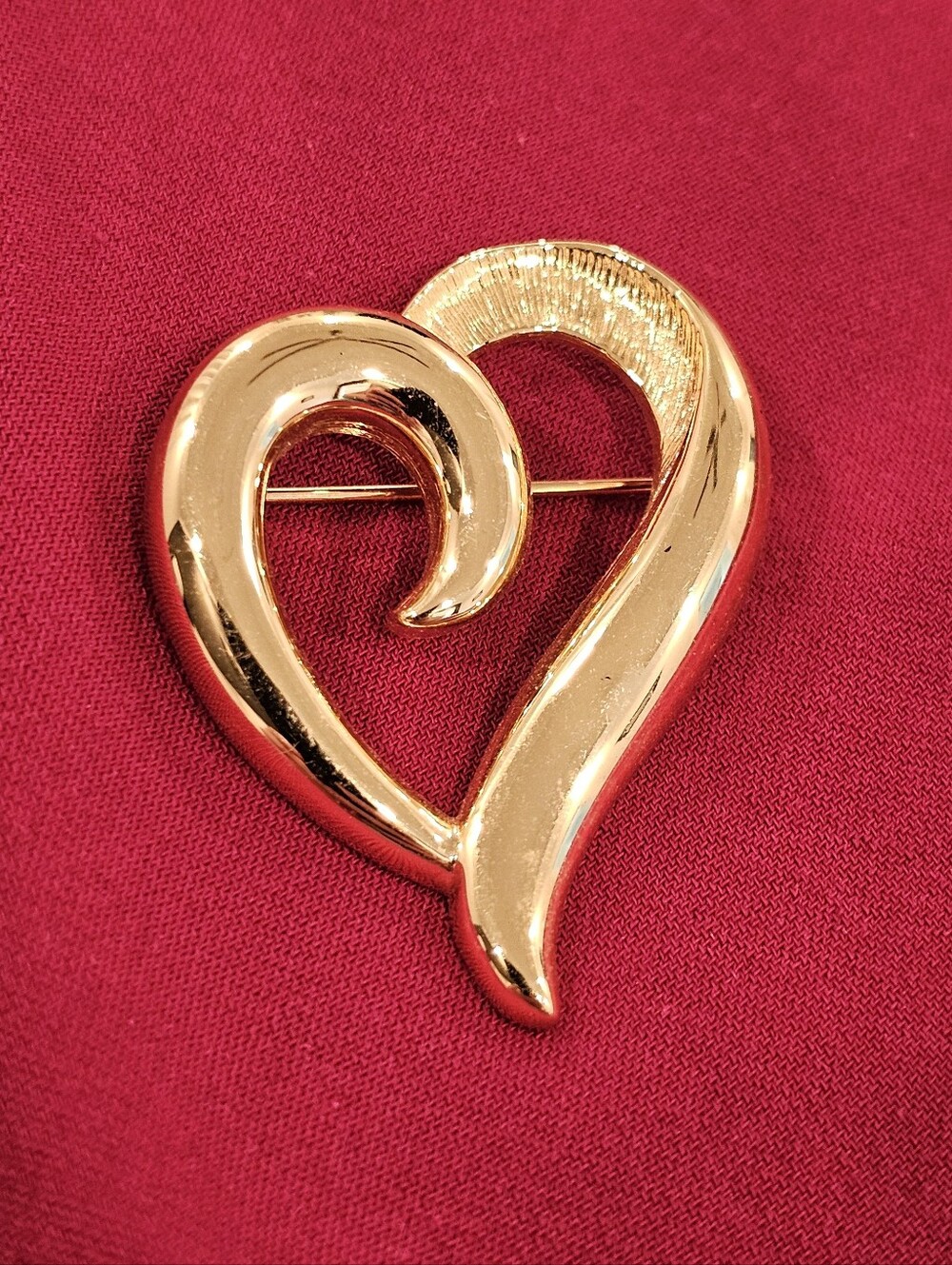 Vintage Signed Napier Gold Tone Textured Openwork Heart Brooch Pin
